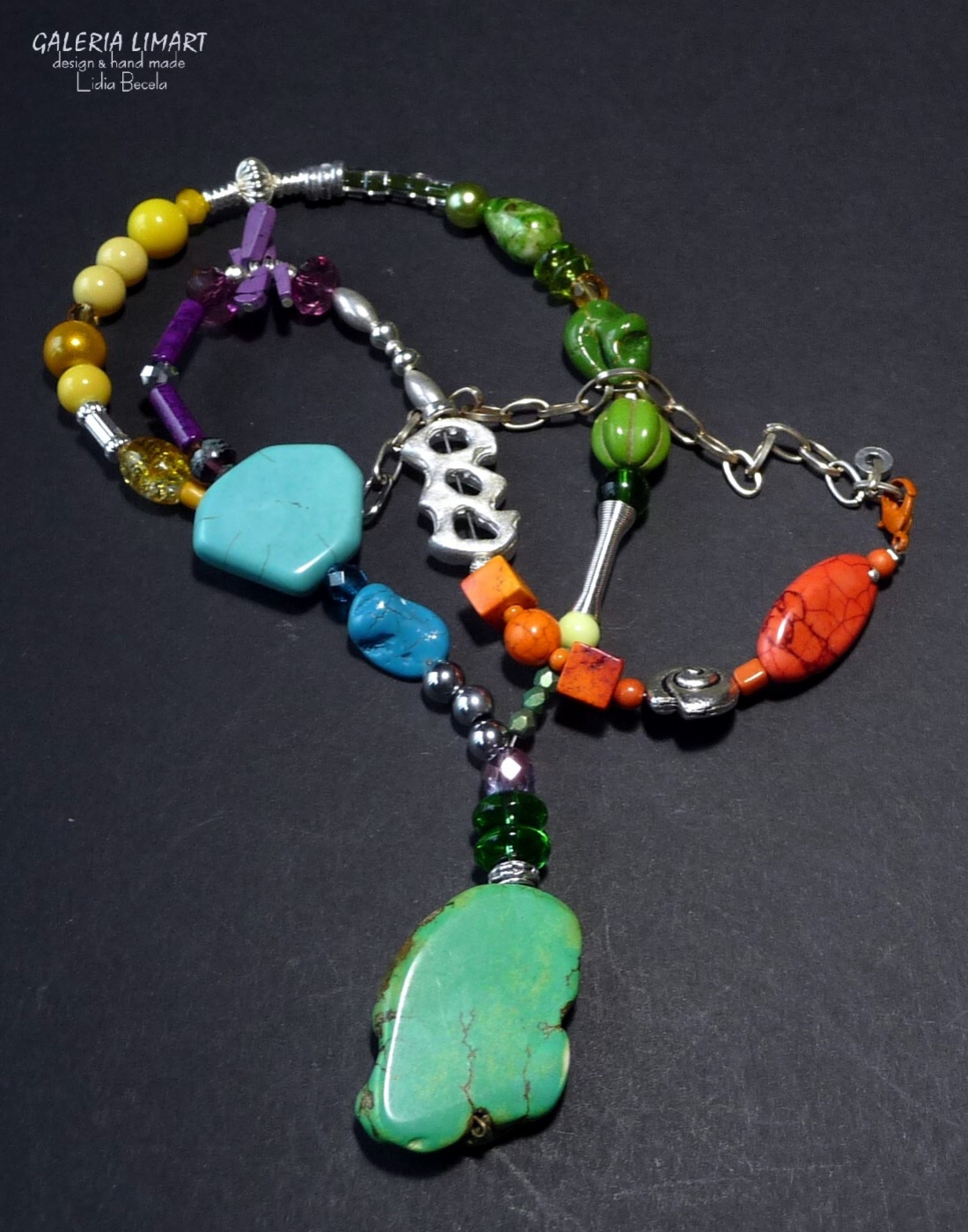 Bajecznie kolorowe przeplatające się różnokolorowe howlity szkło weneckie i seed beads w naszyjniku handmade